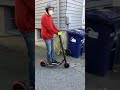 Видео - Segway Ninebot ES1L Electric Kick Scooter, Lightweight and Foldable, Upgraded Motor and Battery Pack