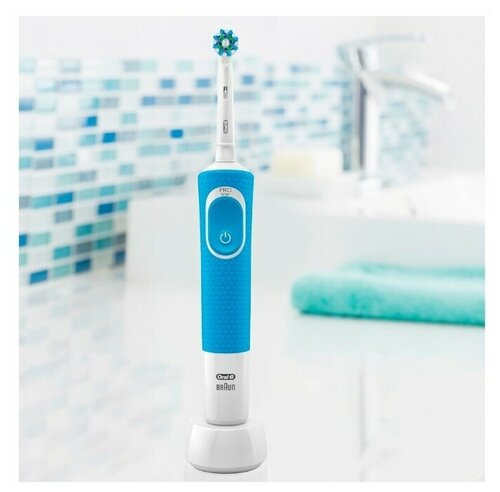 Электрическая зубная щетка Oral-B Vitality CrossAction Blue D100.413.1 в подарочной упаковке - фото 4